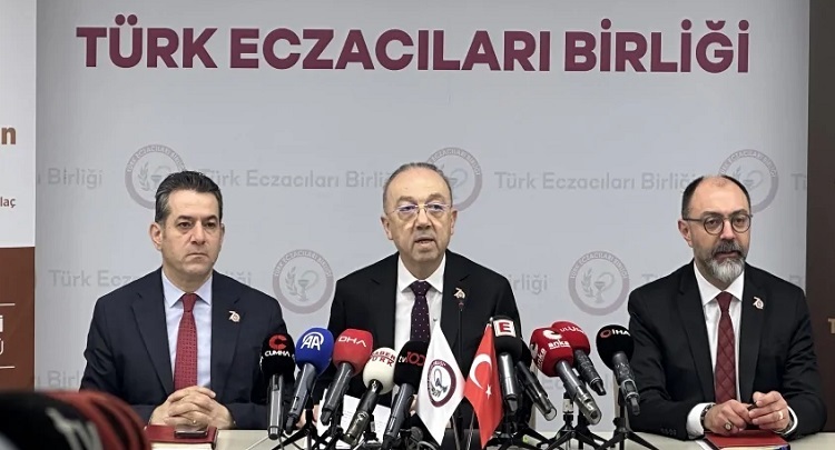 ’Eczanelerde Aşılama Yapılsın’